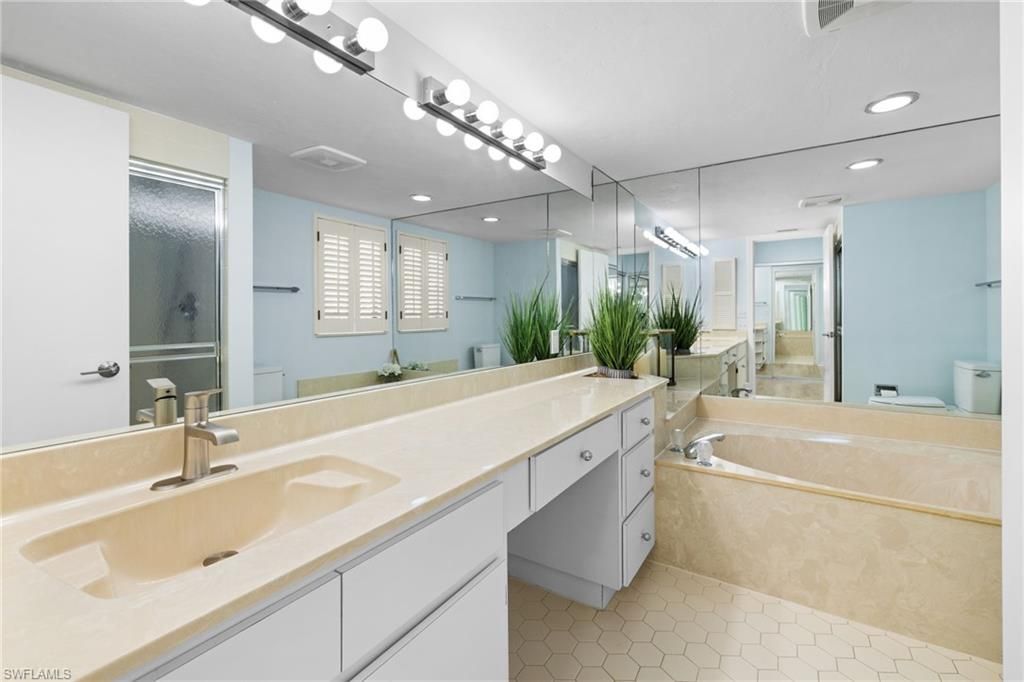 6710 Pelican Bay Blvd , Unit 422, Naples, FL 34108 Photo