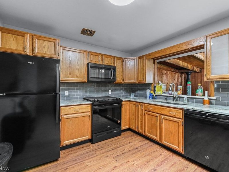 306 E Beech Street, Alliance, OH 44601 Photo 8