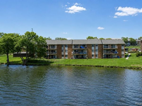 1970 KLINGENSMITH Road, Bloomfield Twp, MI 48302