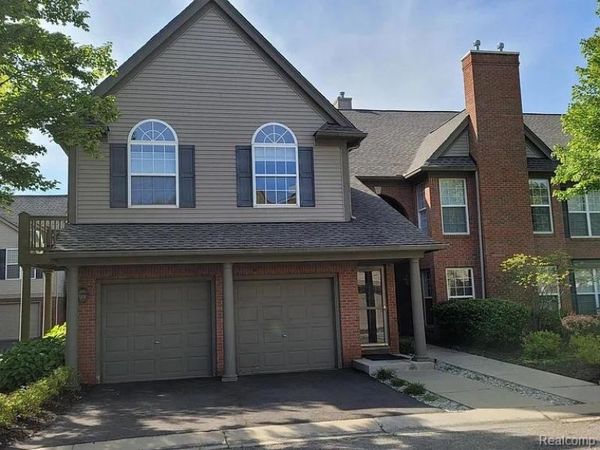 28530 Carlton Way Drive, Novi, MI 48377