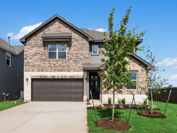 200 Willow Heights DR, Hutto, TX 78634