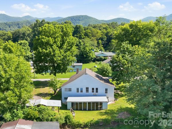 114 Old State Ten Road, Black Mountain, NC 28711