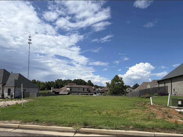 30 LAUREL WOOD LN, Oakland, TN 38060