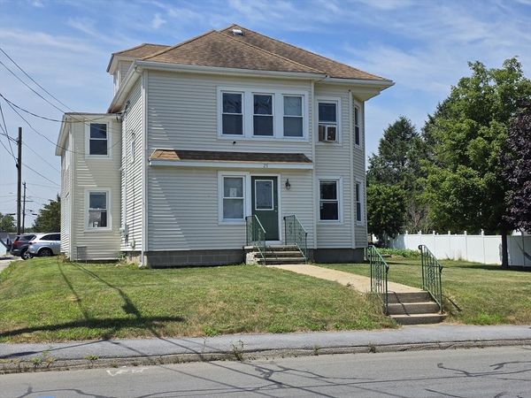 25 Slater St, Unit 1st Fl, Webster, MA 01570