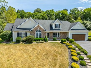 7359 Sachem Trail , Victor, NY 14564
