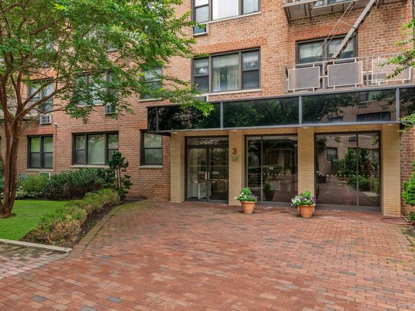 3 Birchwood Court , Unit 5G, Mineola, NY 11501