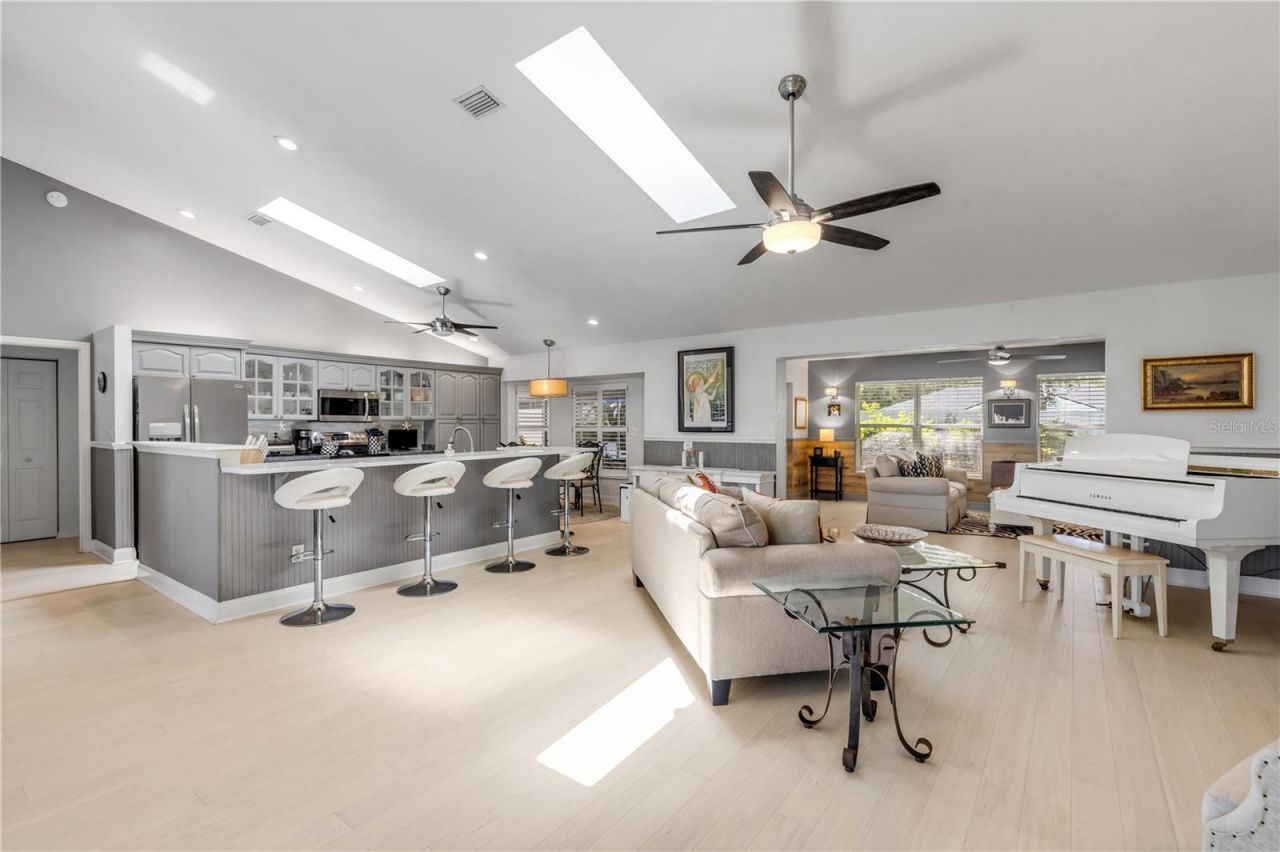 815 E 7th Avenue, New Smyrna Beach, FL 32169 Photo