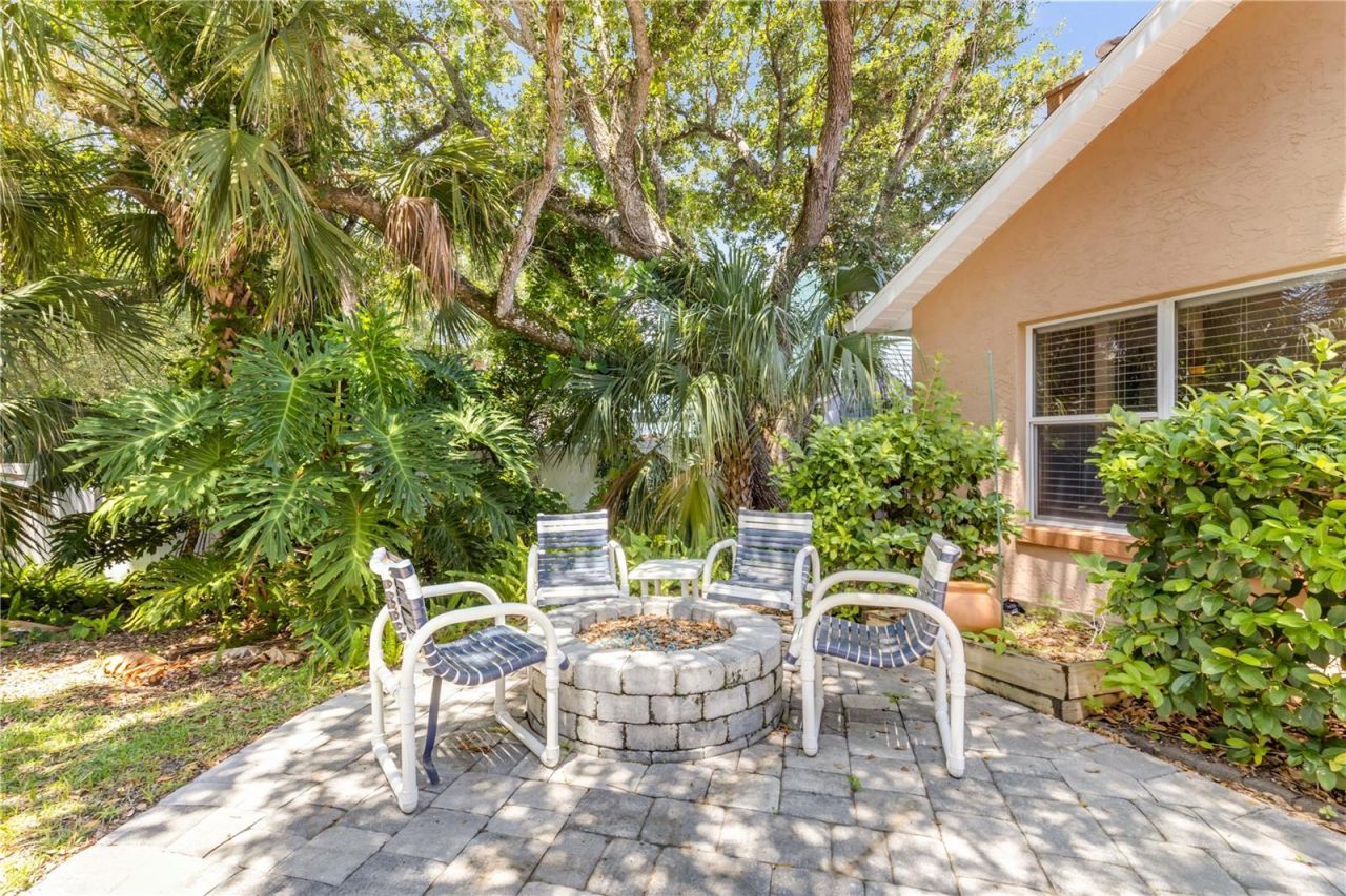 815 E 7th Avenue, New Smyrna Beach, FL 32169 Photo