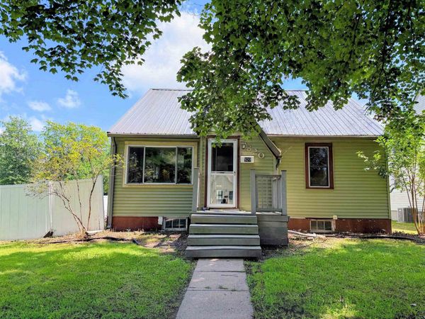820 N Wacouta Avenue, Prairie Du Chien, WI 53821