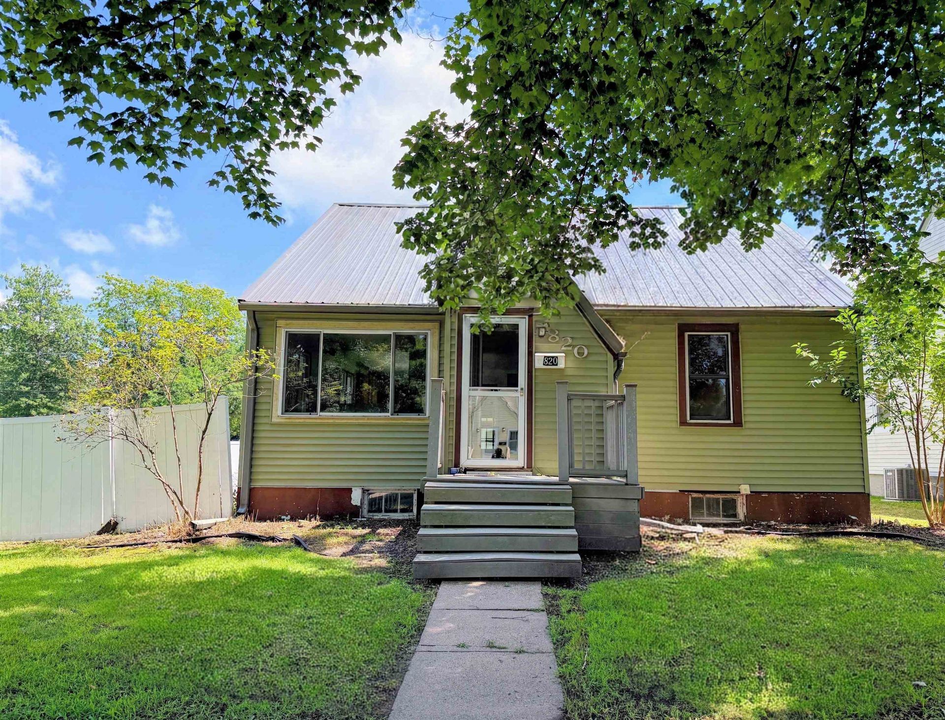 820 N Wacouta Avenue, Prairie Du Chien, WI 53821 Main Photo