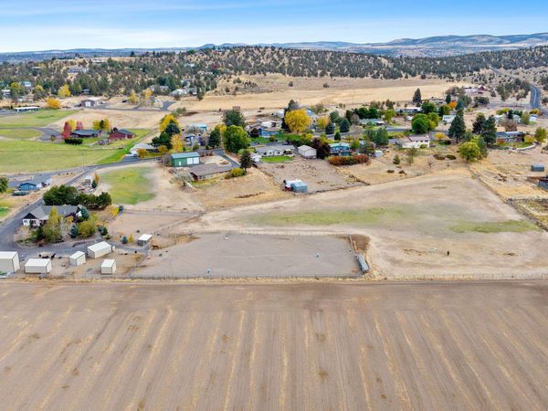 998 NE Brown Drive, Madras, OR 97741