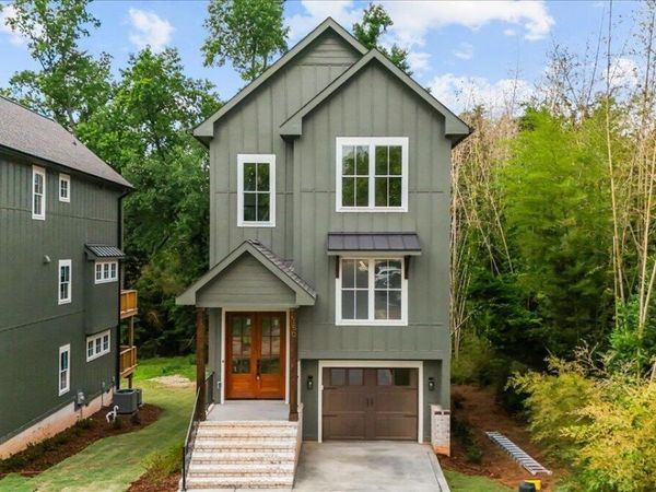 160 S Leak Street , Southern Pines, NC 28387