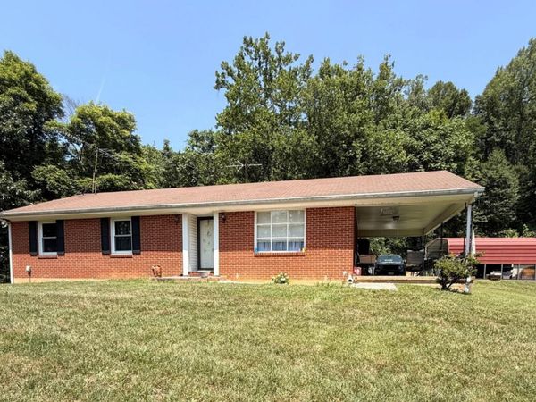 1544 Tulagi RD , Vinton, VA 24179