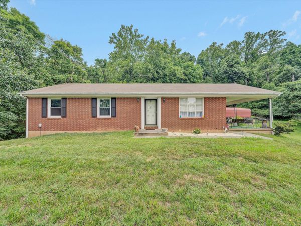 1544 Tulagi RD , Vinton, VA 24179