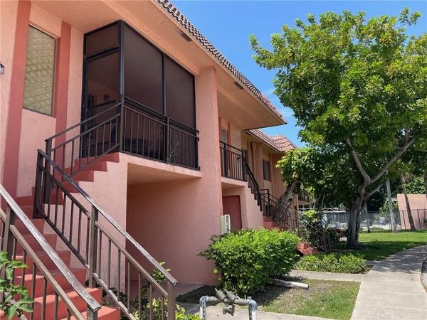 235 LAKEVIEW Drive, Unit 102, Weston, FL 33326