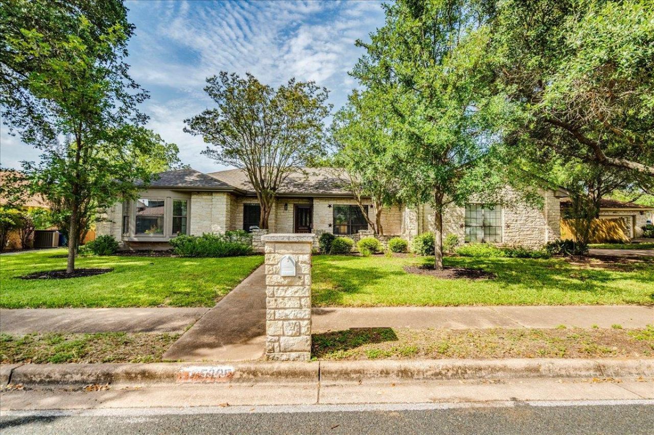 5305 Dry Wells Rd, Austin, TX 78749 Main Photo