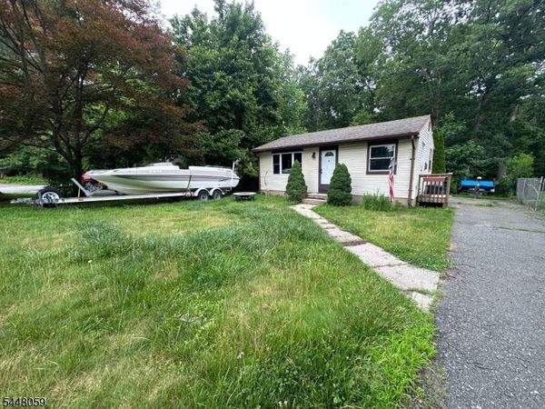 4 Florida Ave, Jefferson, NJ 07849