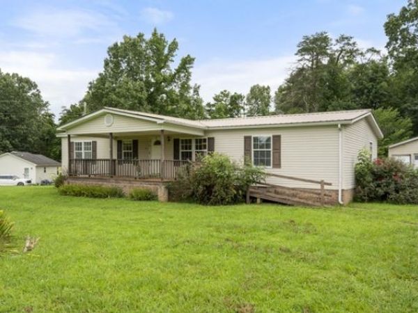 301 Shirley Bates Dr , Clifton, TN 38425
