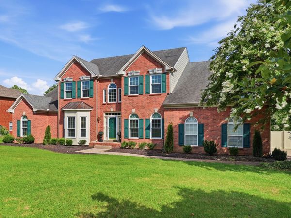 2010 Brunswick Dr, Lebanon, TN 37087