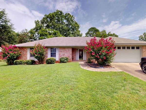 1016 WOODLAWN, Hot Springs, AR
