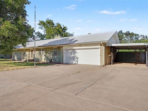 992 Hughes Drive, Blair, OK 73526