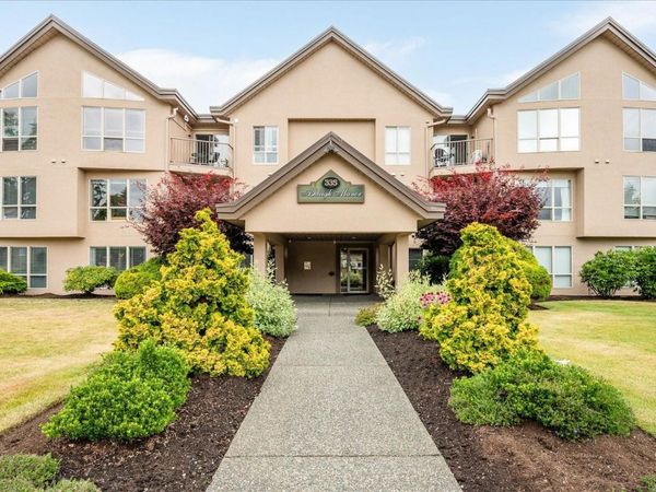 335 Hirst Ave W, Unit #204, Parksville, BC V9P 2R5