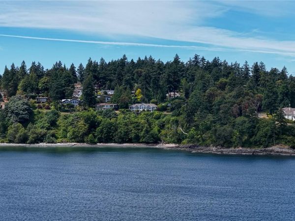 2226 Arbutus Rd, Saanich, BC V8N 1V3