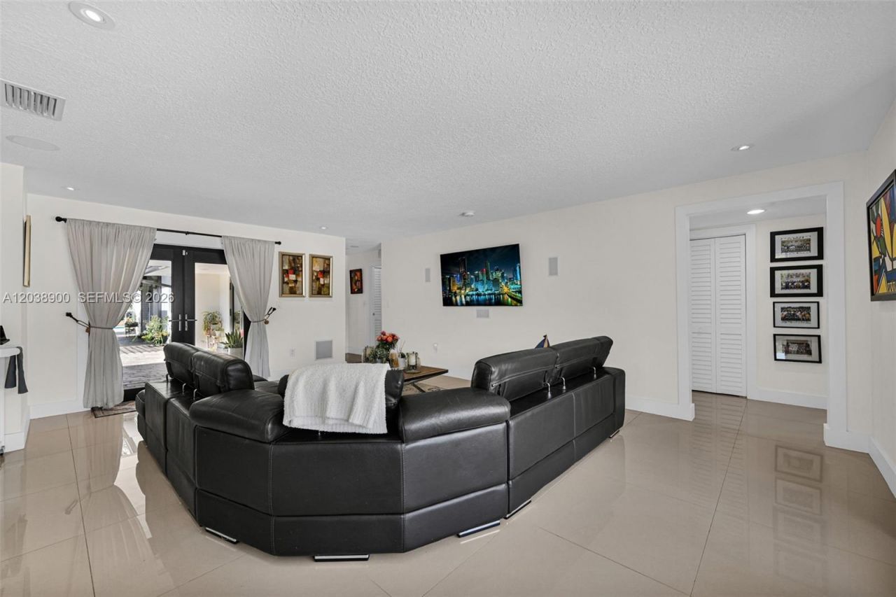 13800 SW 38th St , Miami, FL 33175 Photo