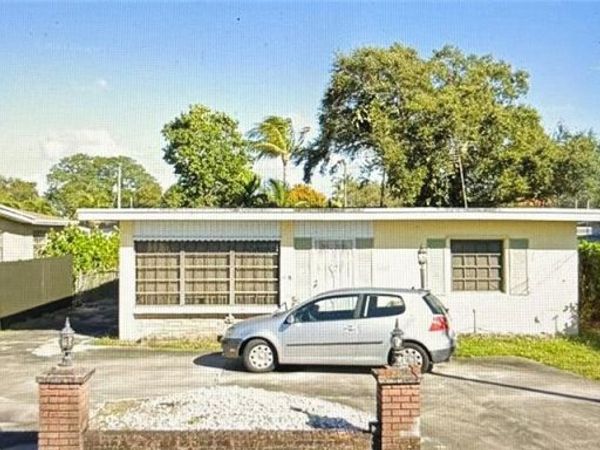 6447 SW 32nd St , Miami, FL 33155