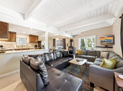 1567 Iroquois Circle, South Lake Tahoe, CA 96150 Photo