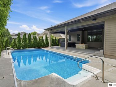 9700 Thornwood Circle, Lincoln, NE 68512