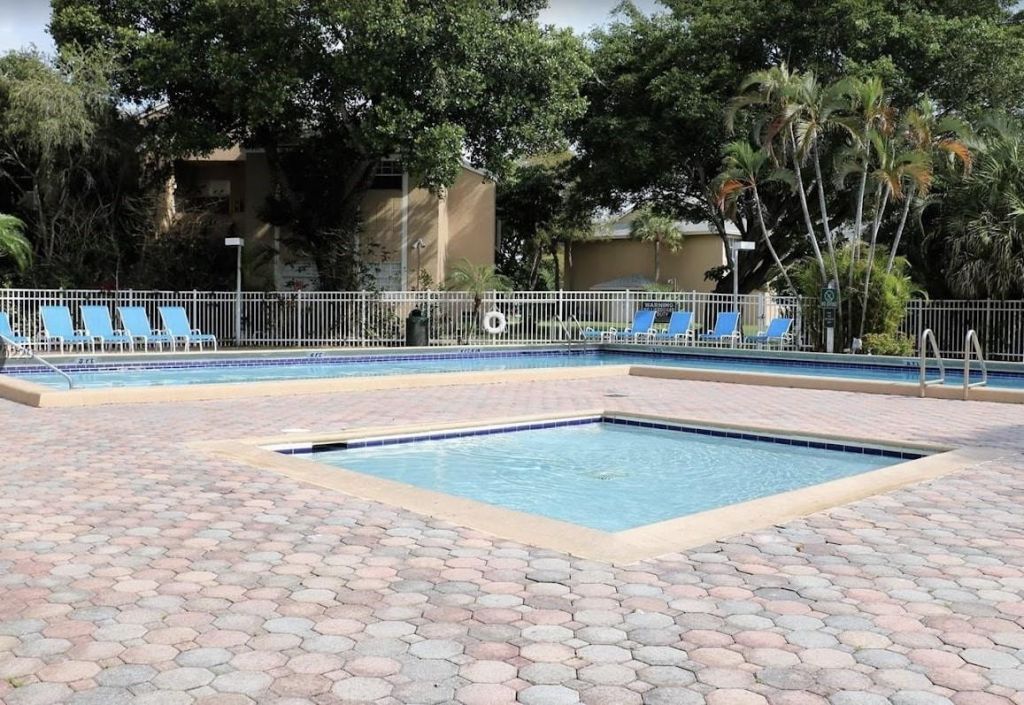 2121 NW 96th Terrace, Unit 14M, Pembroke Pines, FL 33024 Photo