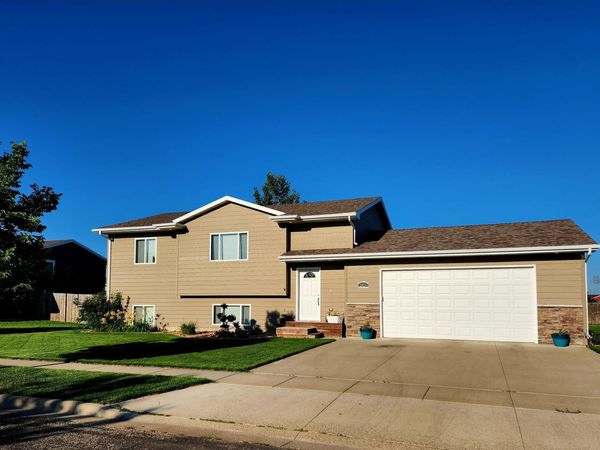 2025 Miller Lane, Aberdeen, SD 57401