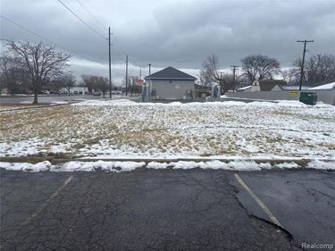 0002 Northline , Southgate, MI 48195