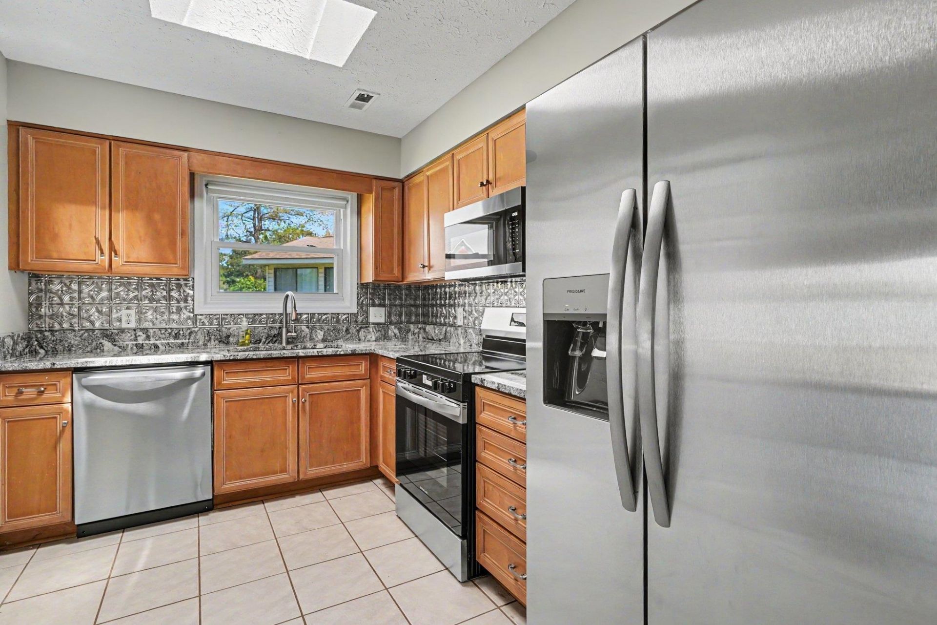 1057 Deer Run Ct. Photo 6