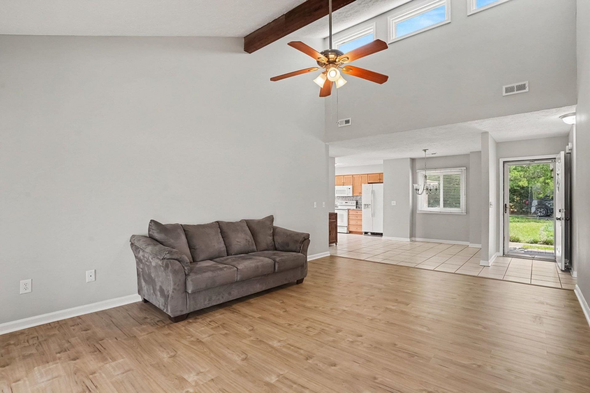 1057 Deer Run Ct. Photo 7