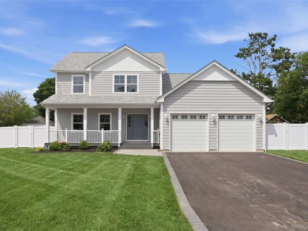 152 Jayne Avenue , Patchogue, NY 11772