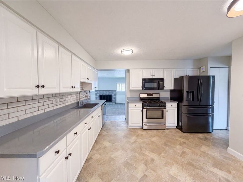 11500 Stormes Drive, Cleveland, OH 44130 Photo 2