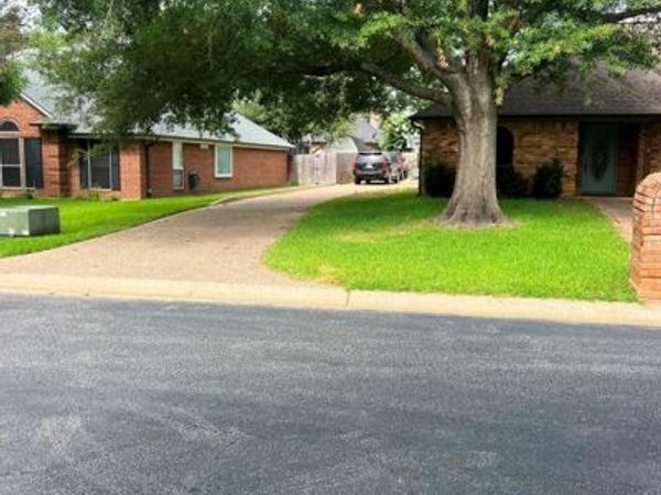610 Pecos Street , Chandler, TX 75758