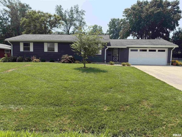 1915 PLUM Street, Jacksonville, IL 62650