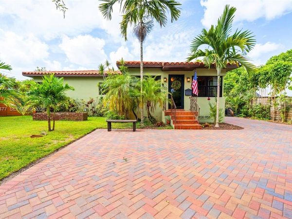 550 Westward Dr , Miami Springs, FL 33166