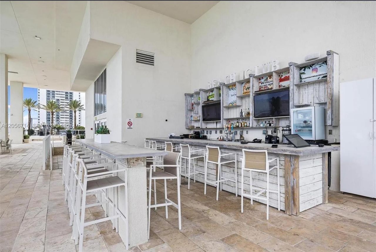 1850 S Ocean Dr, Unit 2204, Hallandale Beach, FL 33009 Photo