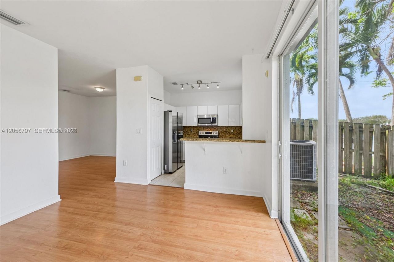 8188 NW 108th Pl , Unit -, Doral, FL 33178 Photo