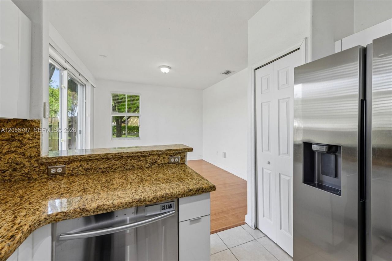 8188 NW 108th Pl , Unit -, Doral, FL 33178 Photo