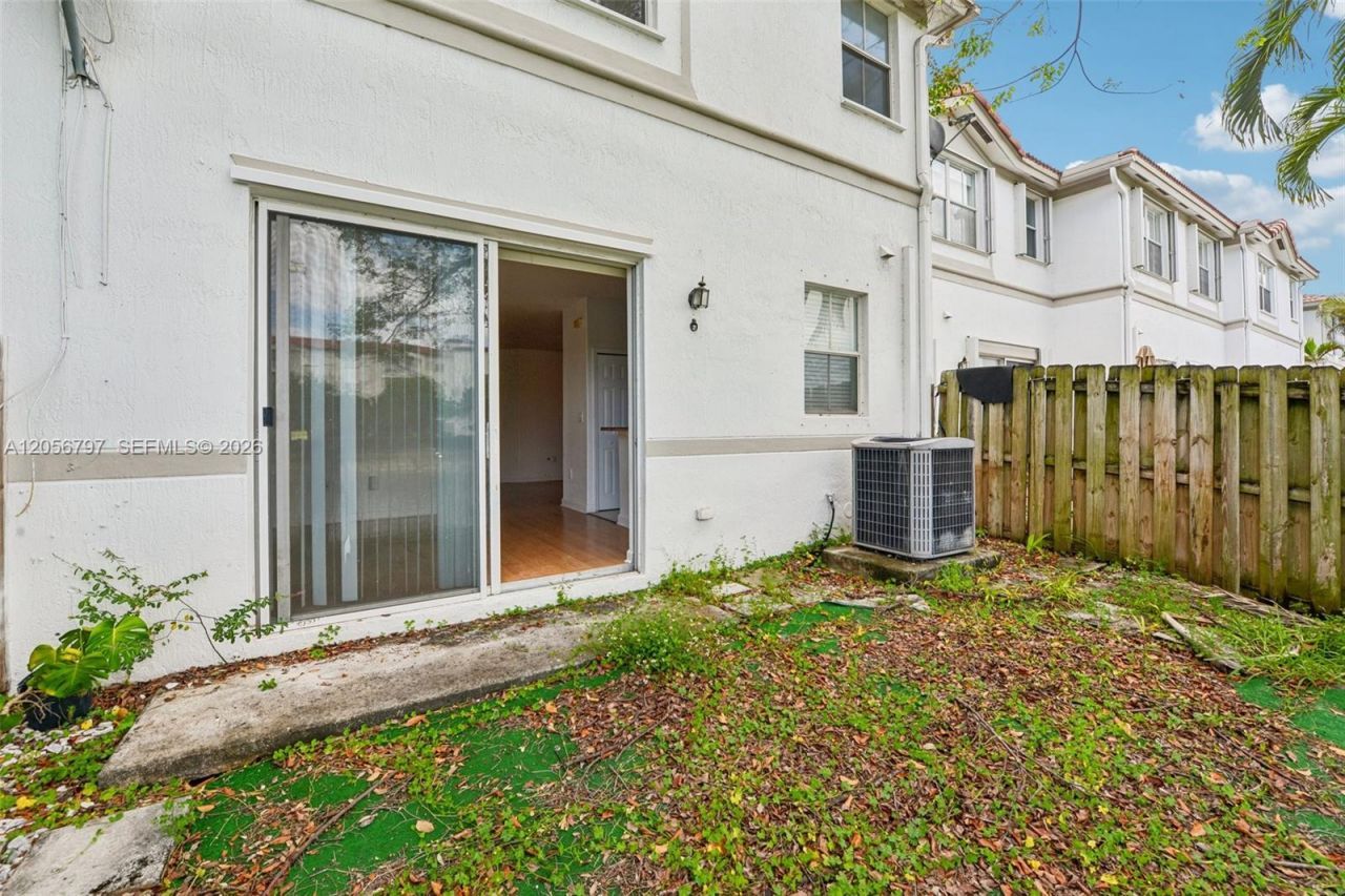 8188 NW 108th Pl , Unit -, Doral, FL 33178 Photo