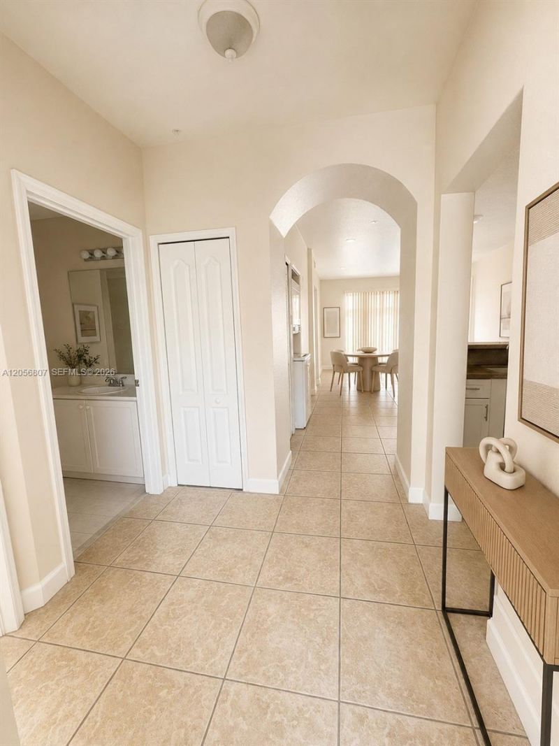 17650 NW 73rd Ave , Unit 104-18, Hialeah, FL 33015 Photo