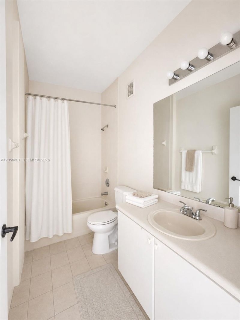 17650 NW 73rd Ave , Unit 104-18, Hialeah, FL 33015 Photo