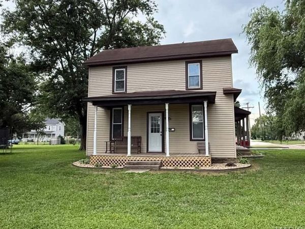 808 W Madison, Altamont, IL 62411