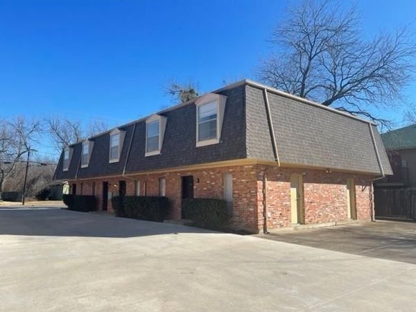 915 N Elm Street , Unit 4, Denton, TX 76201