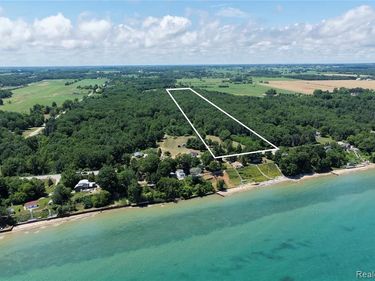 000 Lakeshore Road , Sanilac Twp, MI 48401